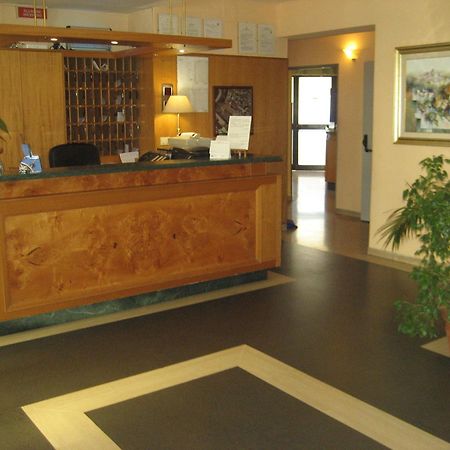 Campus Hotel Bari Exterior foto