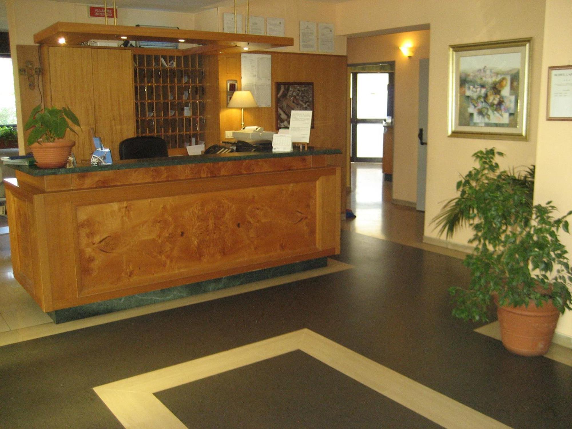 Campus Hotel Bari Exterior foto