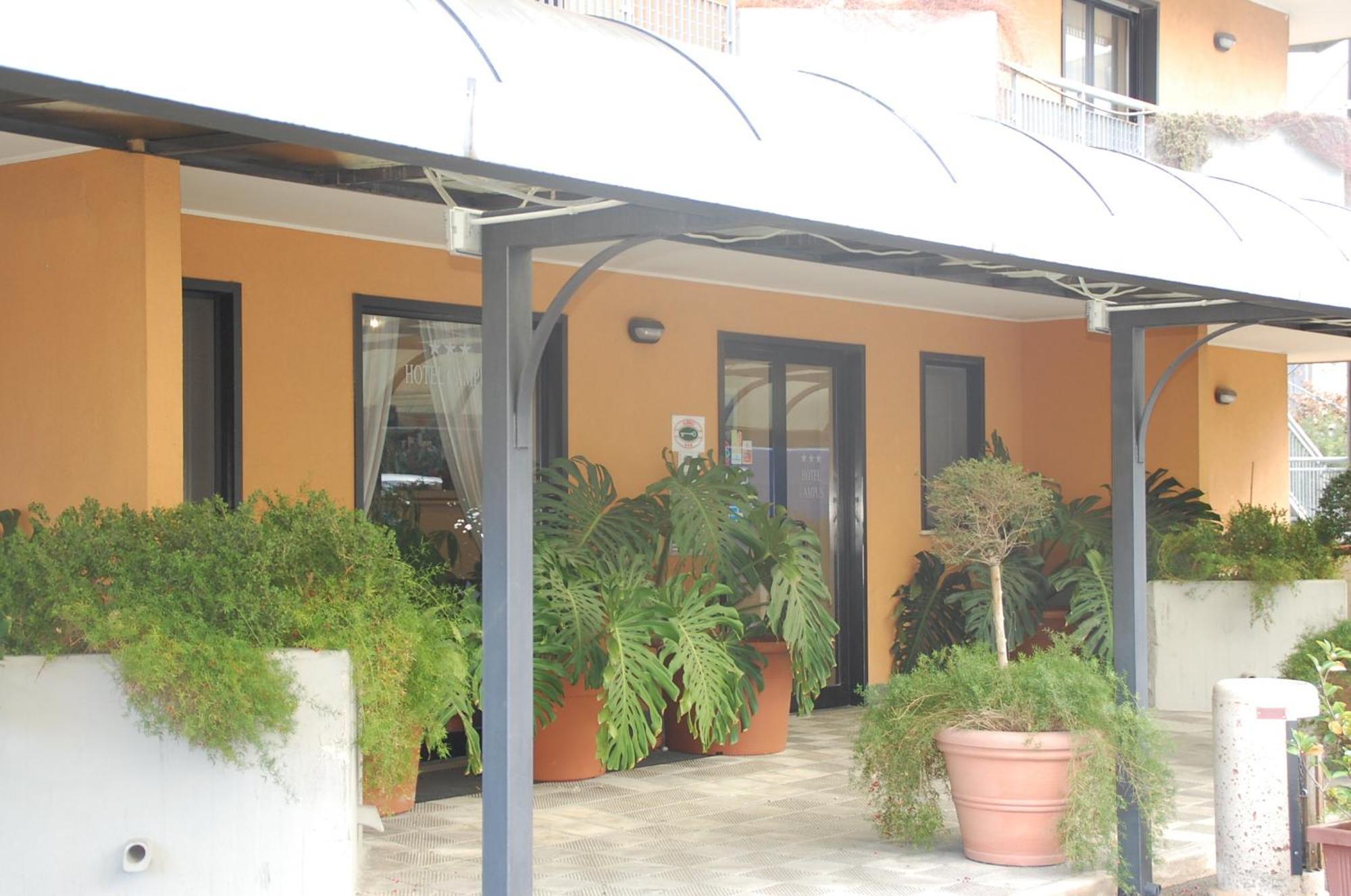 Campus Hotel Bari Exterior foto